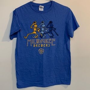 Milwaukee Brewers graphic tee size S blue in color